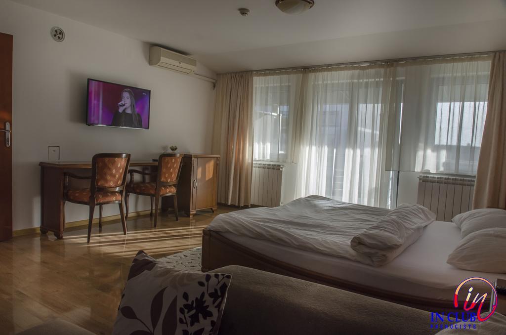 Apartment And Rooms In Club Indija Exteriör bild